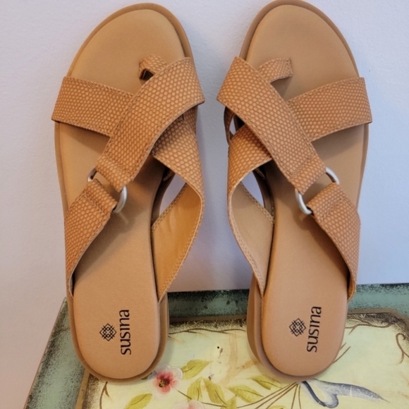 NWOT Susina Criss Cross Strap Sandals Size 7 - Picture 4 of 4